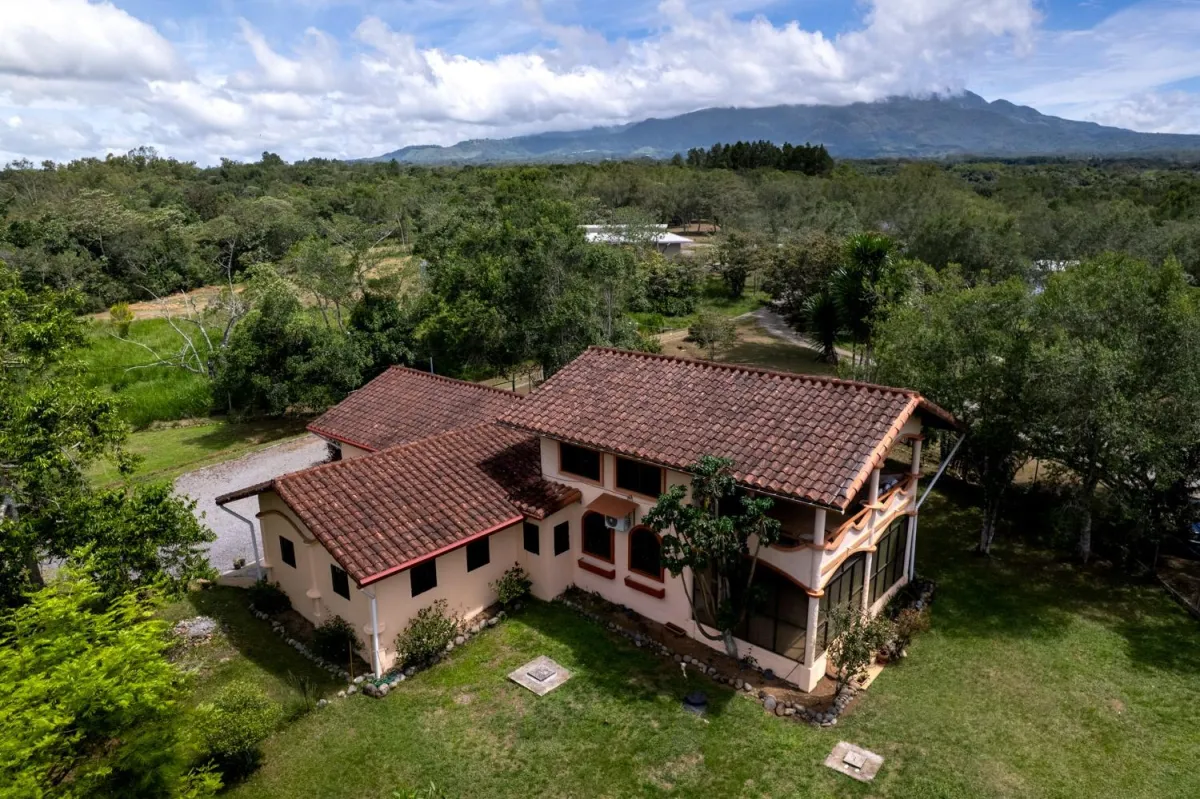 Potrerillos Village Home With Studio Apartment