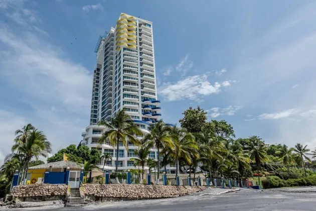 Apartamento de 2 habitaciones en PH Coronado Bay lado del amanecer