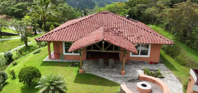 Spacious Home for Sale in Altos del Maria with Pan