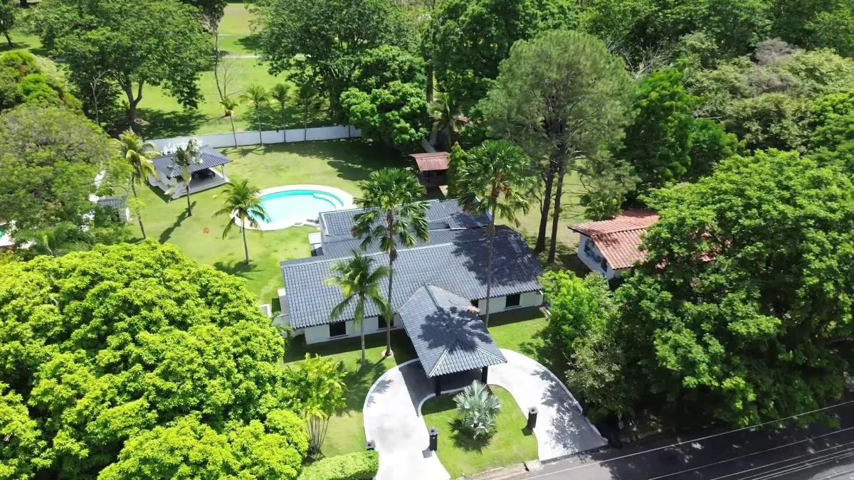 Lujosa residencia frente al campo de golf en Coronado.