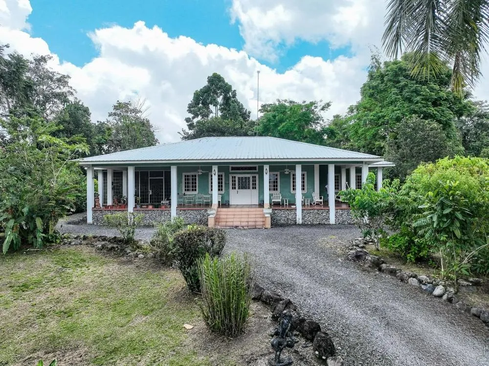 Casa Con más de 1 Hectárea y dos Residencias
