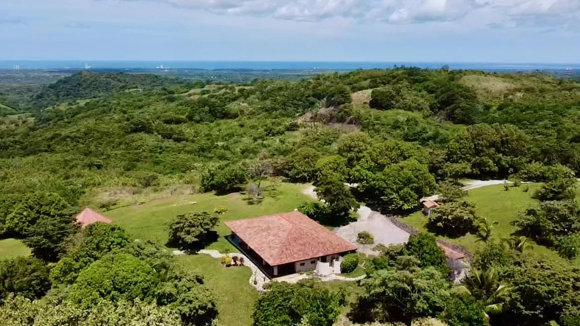 MOUNTAIN VILLA WITH OCEAN VIEW
