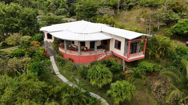HOUSE FOR SALE WITH STUNNING VIEWS IN SORA