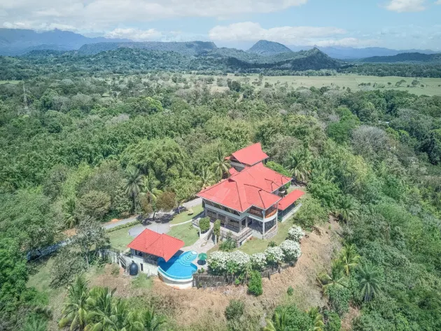 Finca en Panamá-puerto deportivo, pista de aterrizaje y potencial turístico
