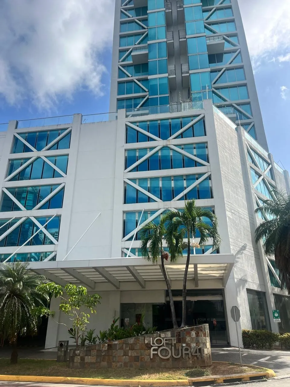 Bank Sells Apartment in PH LOFT FOUR 41